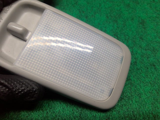 【中古】プロボックス DBE-NCP165V ルームランプ 81240-52030-B0