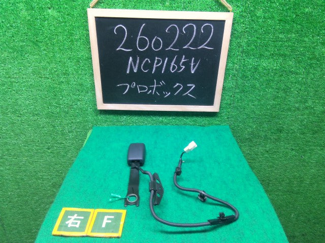 【中古】プロボックス DBE-NCP165V ドライバーシートベルト キャッチのみ