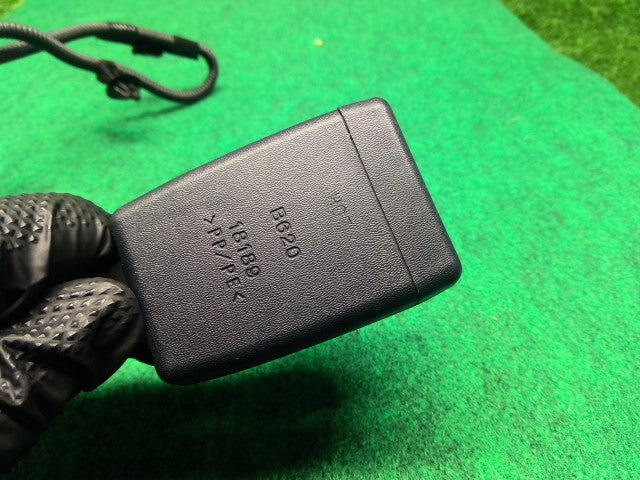 【中古】プロボックス DBE-NCP165V ドライバーシートベルト キャッチのみ
