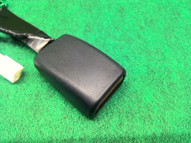 【中古】プロボックス DBE-NCP165V ドライバーシートベルト キャッチのみ
