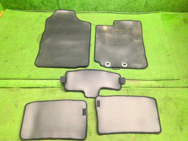 【中古】プロボックス DBE-NCP165V フロアマット 1E7