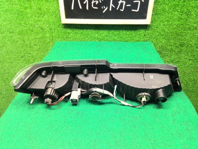 ハイゼット 右テールランプ EBD-S331V 81551-B5070-