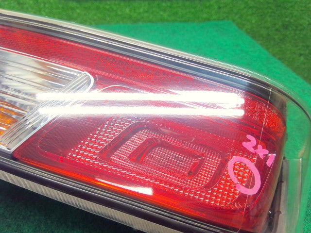 ハイゼット 右テールランプ EBD-S331V 81551-B5070-