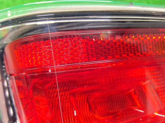ハイゼット 左テールランプ EBD-S331V 81561-B5070