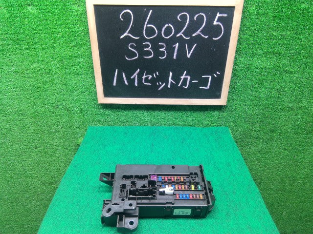 ハイゼット ヒューズボックス EBD-S331V 82600-B5070