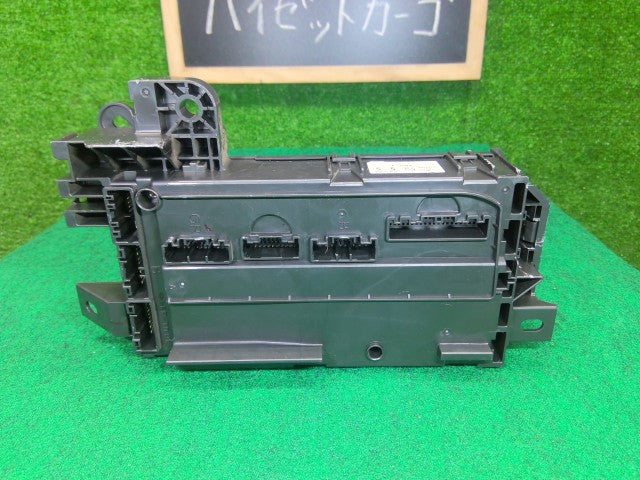 ハイゼット ヒューズボックス EBD-S331V 82600-B5070