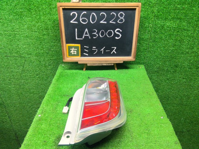 【中古】ミライース DBA-LA300S 右テールランプ 81550-B2560-
