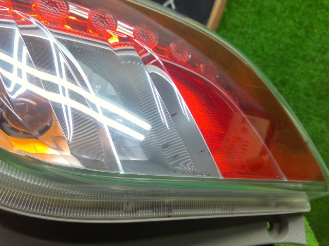 【中古】ミライース DBA-LA300S 右テールランプ 81550-B2560-