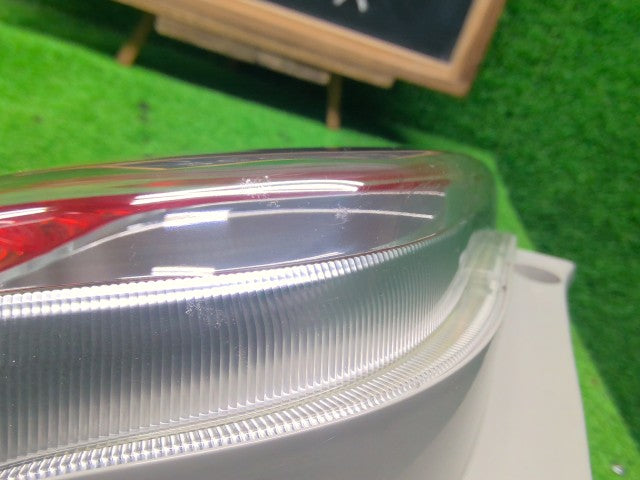 【中古】ミライース DBA-LA300S 右テールランプ 81550-B2560-