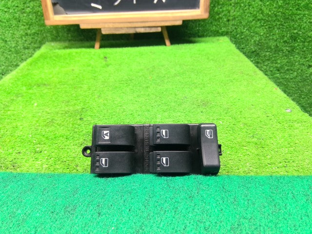 【中古】ミライース DBA-LA300S パワーウインドウスイッチ 84820-B2280-