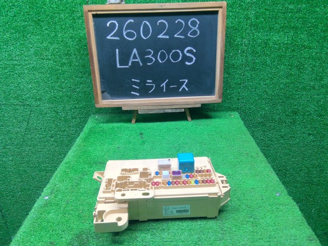 【中古】ミライース DBA-LA300S ヒューズボックス 82600-B2410-