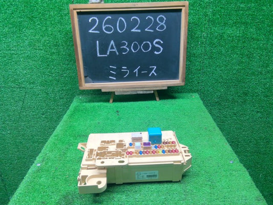 【中古】ミライース DBA-LA300S ヒューズボックス 82600-B2410-