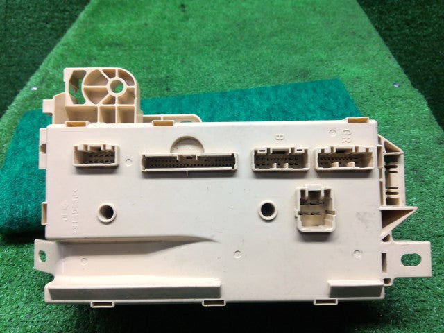 【中古】ミライース DBA-LA300S ヒューズボックス 82600-B2410-