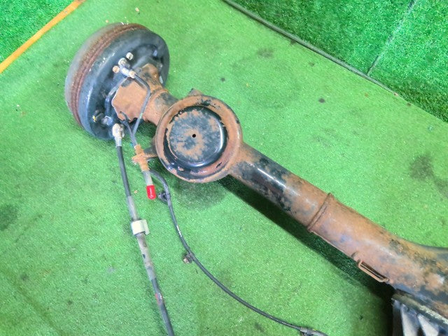 【中古】パッソ DBA-KGC35 リア アクスルホーシングＡＳＳＹ