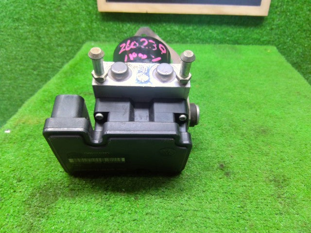 【中古】パッソ DBA-KGC35 ＡＢＳアクチュエーター 44050-B1200