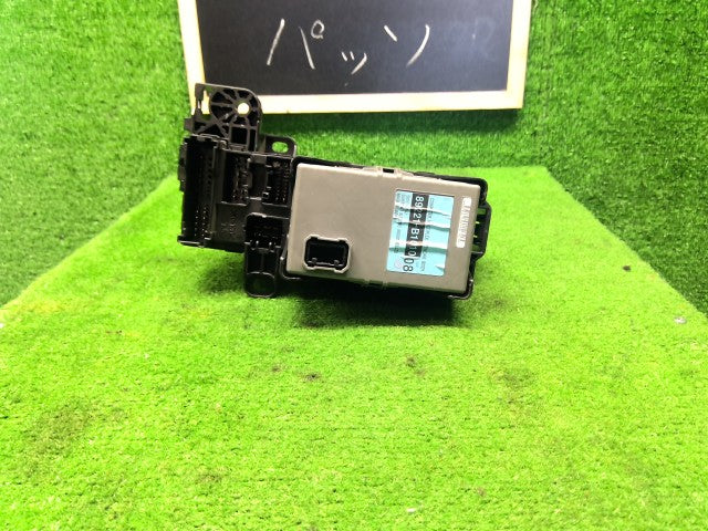 【中古】パッソ DBA-KGC35 ヒューズボックス 82600-B1050