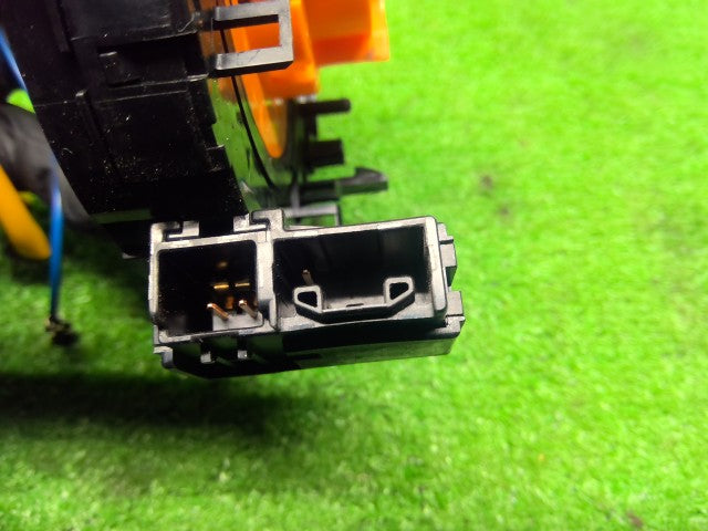 【中古】パッソ DBA-KGC35 スパイラルケーブル 84306-B1010