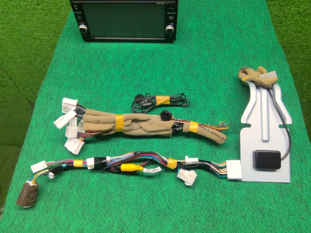 【中古】デイズルークス DBA-B21A カーナビゲーション MM318D-W