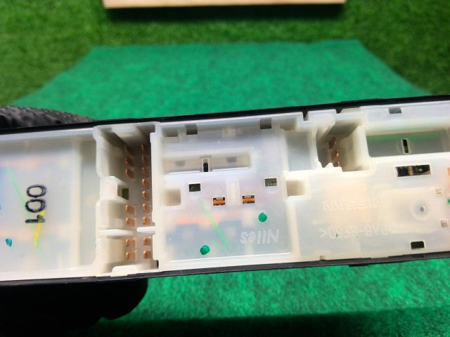 【中古】デイズルークス DBA-B21A パワーウインドウスイッチ 25400-6A00F