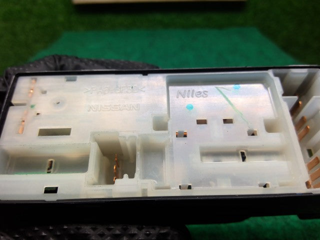 【中古】デイズルークス DBA-B21A パワーウインドウスイッチ 25400-6A00F