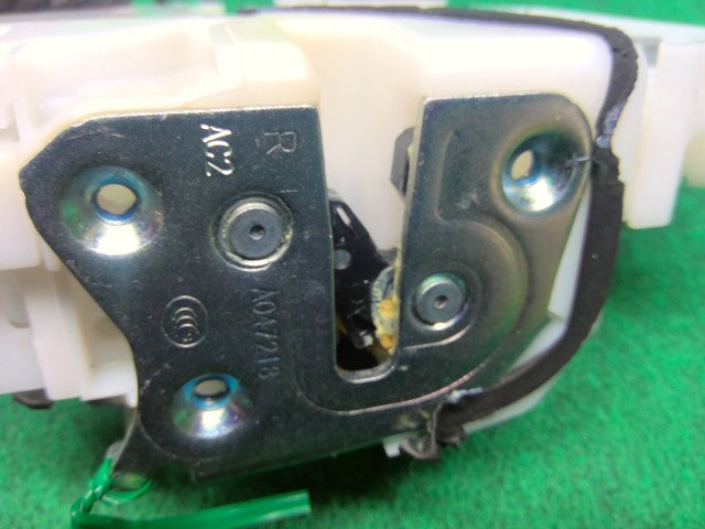 【中古】デイズルークス DBA-B21A 右Ｆドアロックソレノイド 80500-6A00E