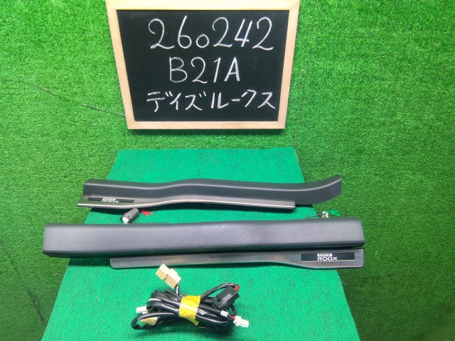 【中古】デイズルークス DBA-B21A スカッフプレート G6951-6A310