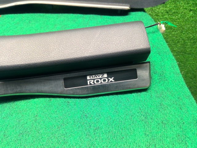 【中古】デイズルークス DBA-B21A スカッフプレート G6951-6A310