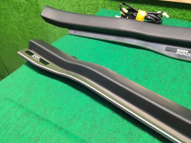 【中古】デイズルークス DBA-B21A スカッフプレート G6951-6A310