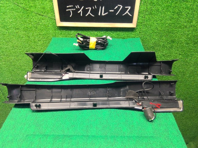 【中古】デイズルークス DBA-B21A スカッフプレート G6951-6A310