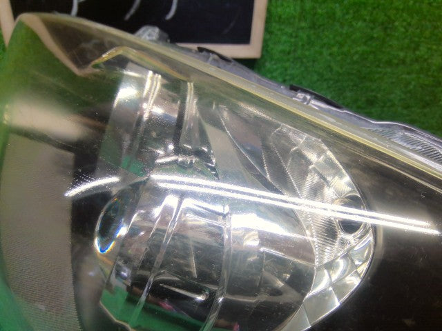 アクア 左ヘッドランプＡＳＳＹ DAA-NHP10 81150-52E90
