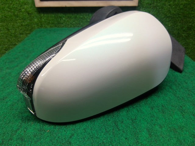 アクア 左サイドミラー DAA-NHP10 87940-52D50
