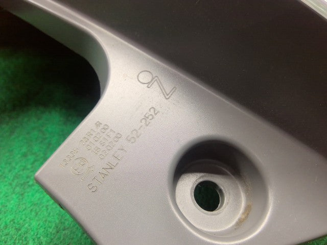 アクア 右テールランプ DAA-NHP10 81550-52A81