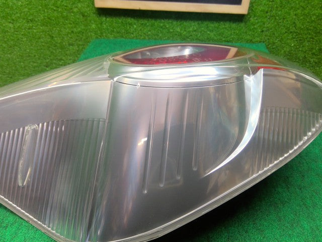 アクア 左テールランプ DAA-NHP10 81560-52691