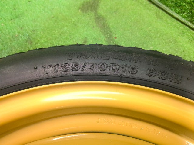 アクア テンパータイヤ DAA-NHP10 42611-1A240