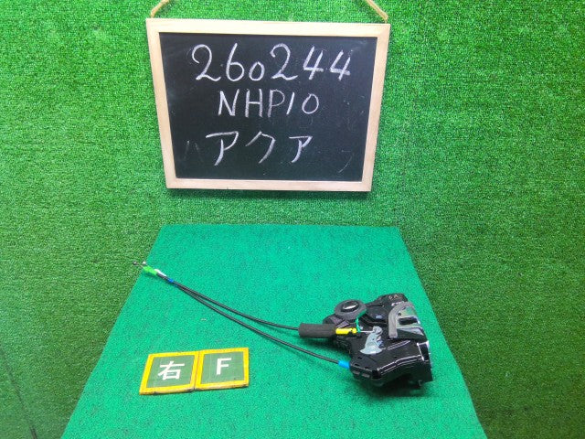 アクア 右Ｆドアロックソレノイド DAA-NHP10 69030-42210
