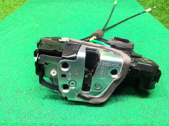 アクア 右Ｆドアロックソレノイド DAA-NHP10 69030-42210