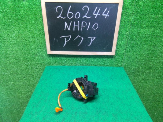 アクア その他 電装部品 DAA-NHP10