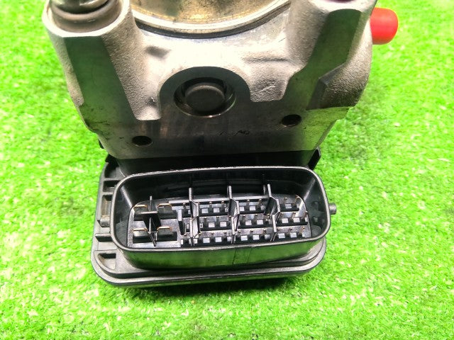 【中古】ジムニー ABA-JB23W ＡＢＳアクチュエーター 56100-57MA0