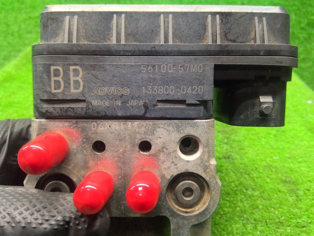 【中古】ジムニー ABA-JB23W ＡＢＳアクチュエーター 56100-57MA0