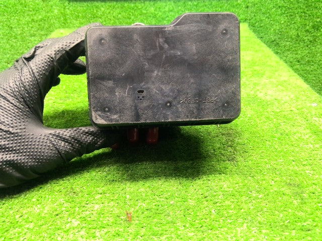 【中古】ジムニー ABA-JB23W ＡＢＳアクチュエーター 56100-57MA0