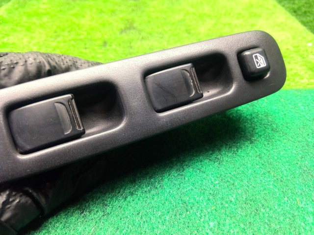 【中古】ジムニー ABA-JB23W パワーウインドウスイッチ 37990-84G30-P4Z