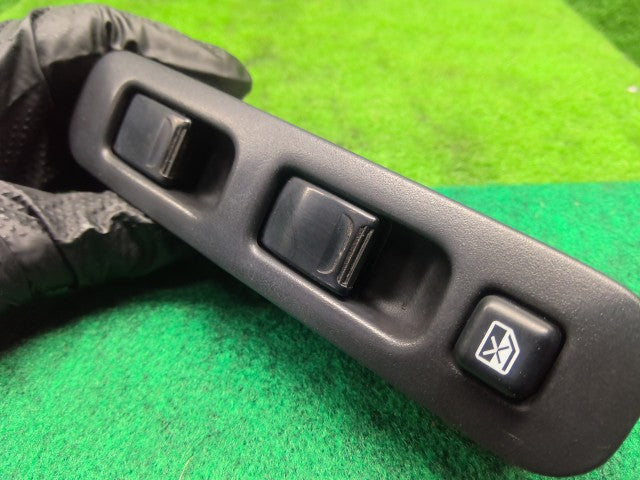【中古】ジムニー ABA-JB23W パワーウインドウスイッチ 37990-84G30-P4Z