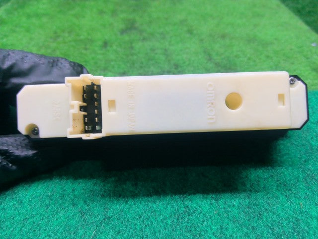 【中古】ジムニー ABA-JB23W パワーウインドウスイッチ 37990-84G30-P4Z