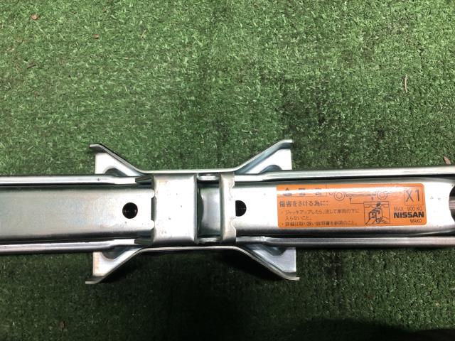 【中古】ノート DBA-E12 テンパータイヤ 車載工具セット