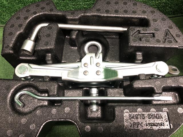【中古】ノート DBA-E12 テンパータイヤ 車載工具セット