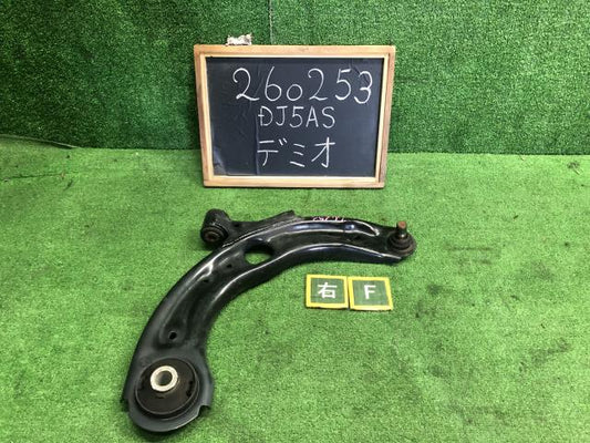デミオ 右Ｆロアアーム LDA-DJ5AS D09M-34-300A