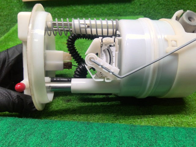 【中古】マーチ CBA-AK12 フューエルポンプ 17040-AX01A