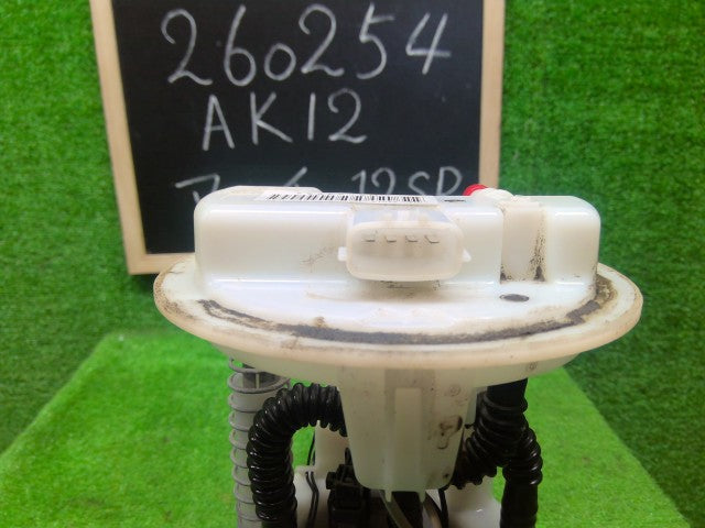 【中古】マーチ CBA-AK12 フューエルポンプ 17040-AX01A