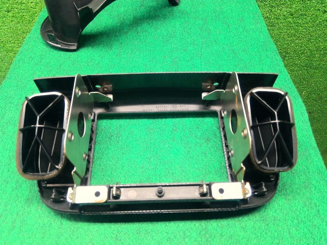 【中古】マーチ CBA-AK12 オーディオパネル 68261-1A108