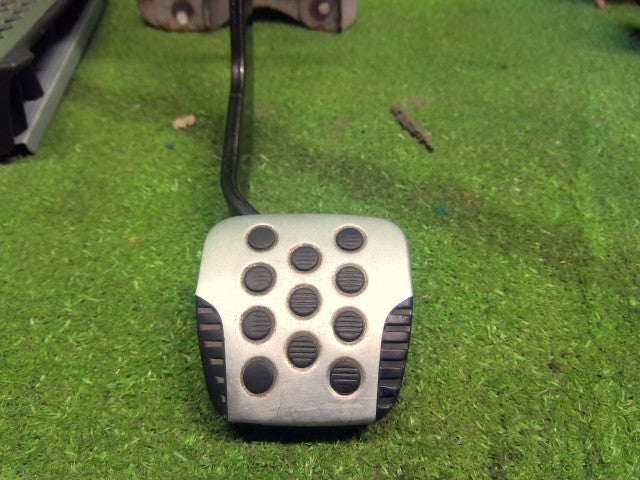 【中古】マーチ CBA-AK12 ペダル 3点セット